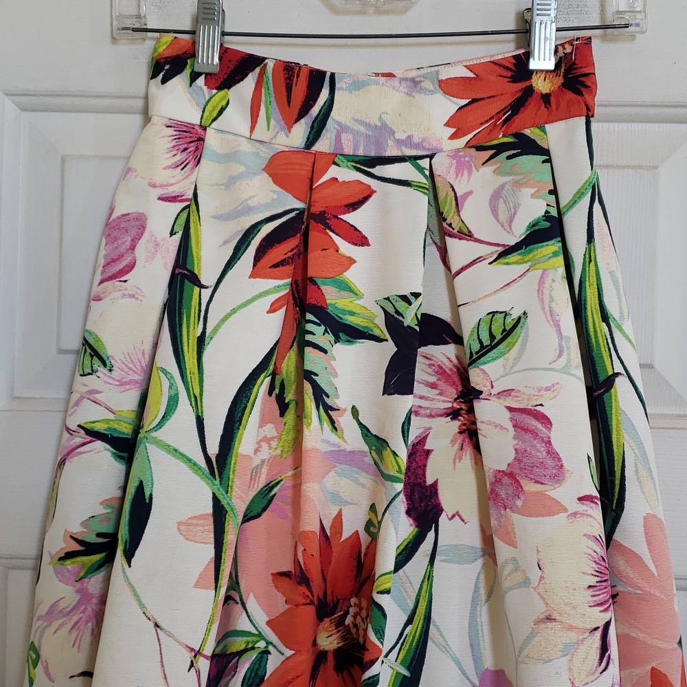 ELIZA J Floral Maxi Skirt in White with Red & Pink Blooms SIZE 0 - Picture 4 of 16
